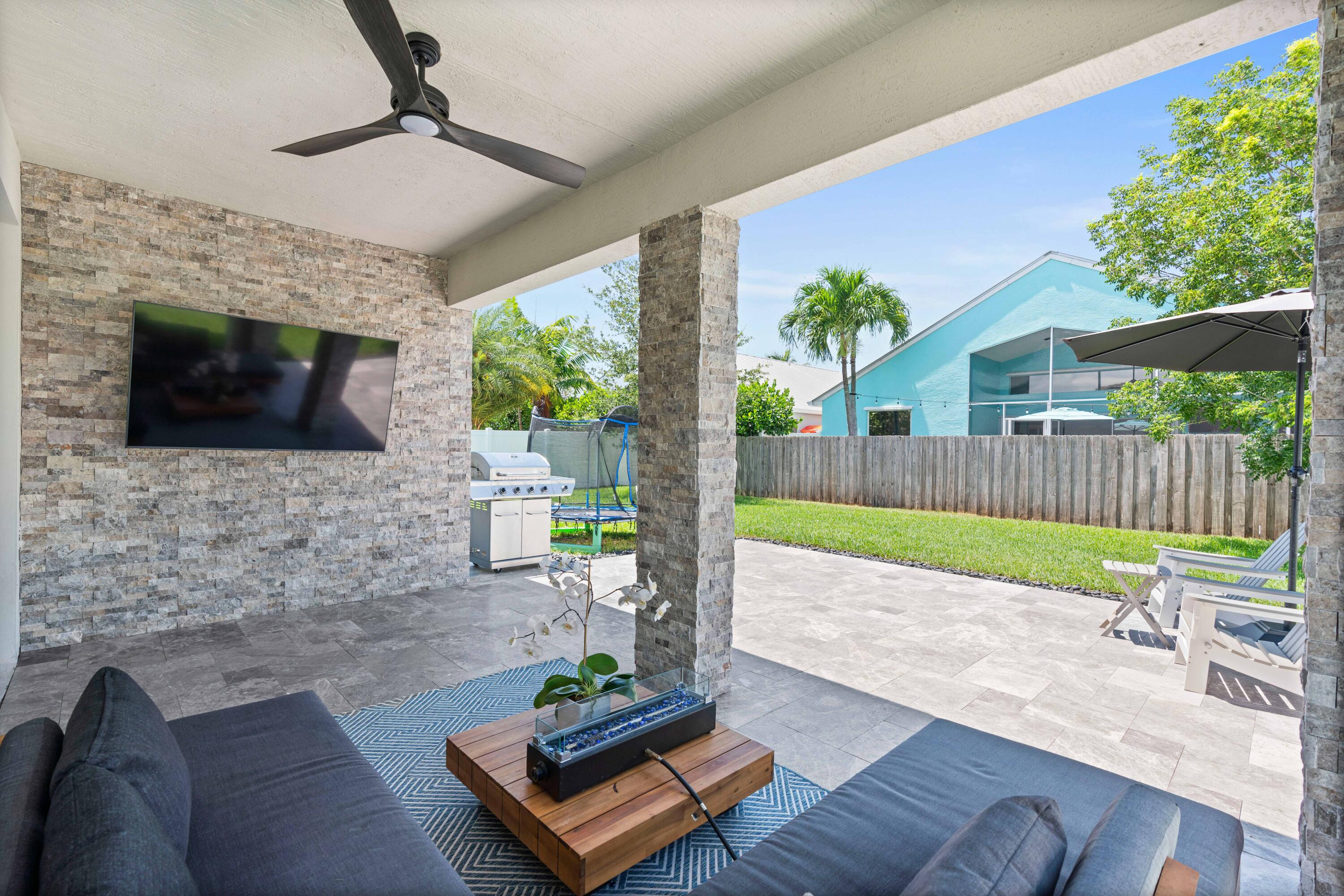 2355 SW Strawberry Terrace