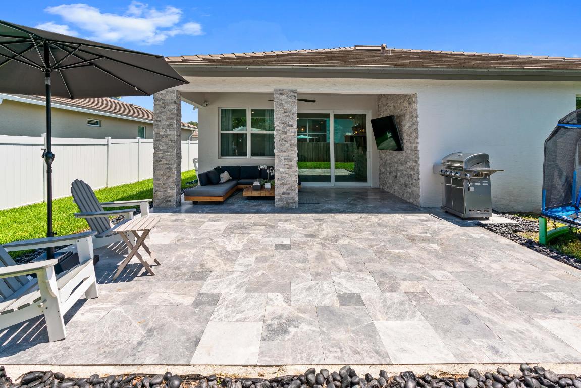 2355 SW Strawberry Terrace