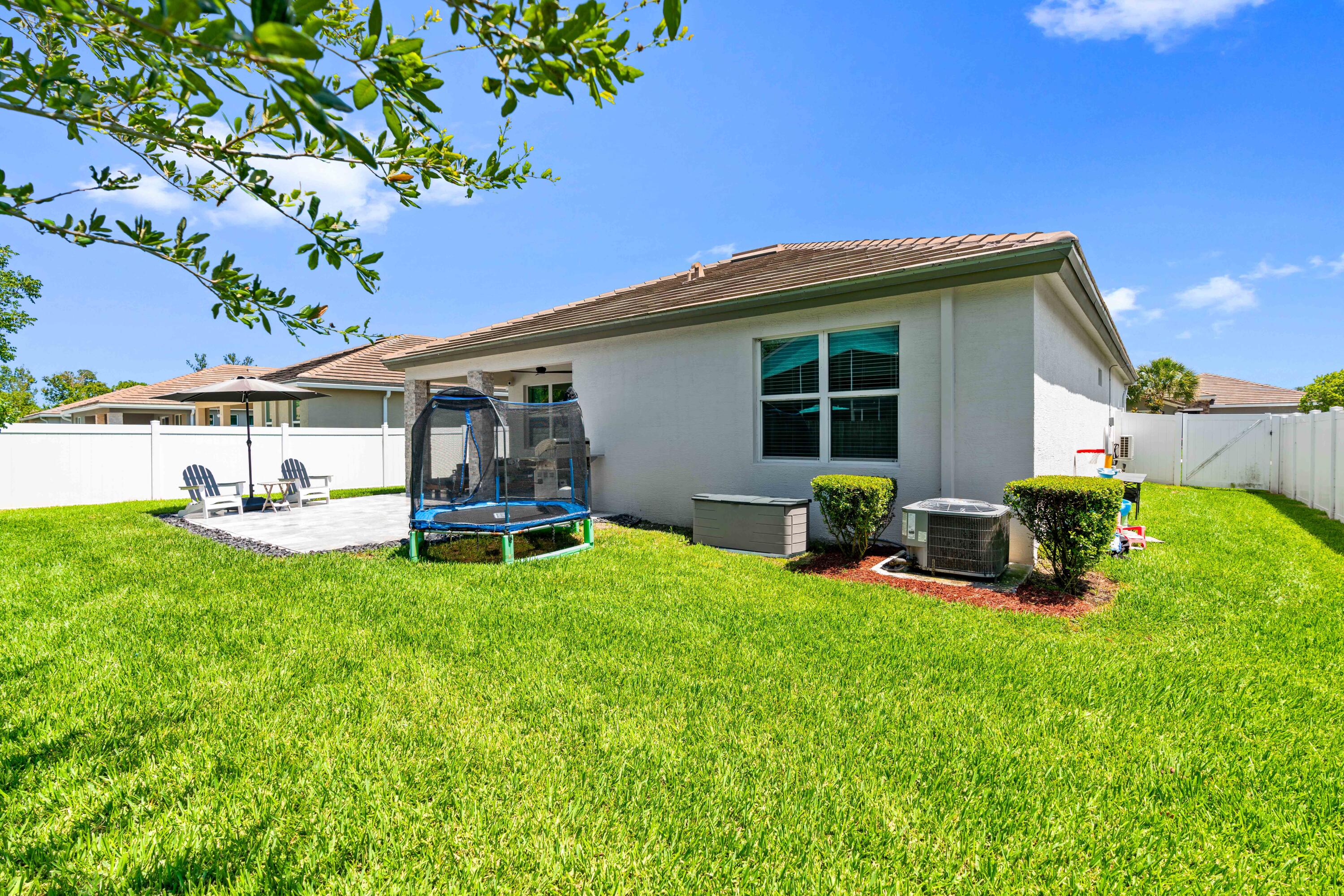 2355 SW Strawberry Terrace