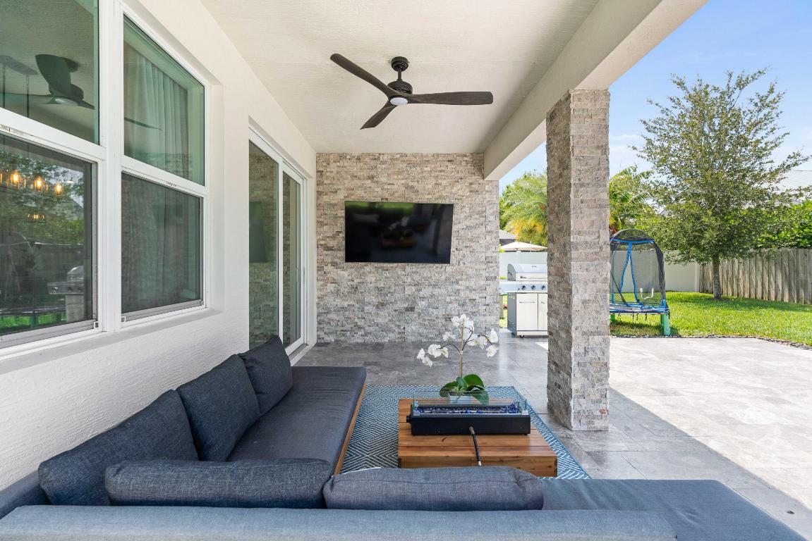 2355 SW Strawberry Terrace