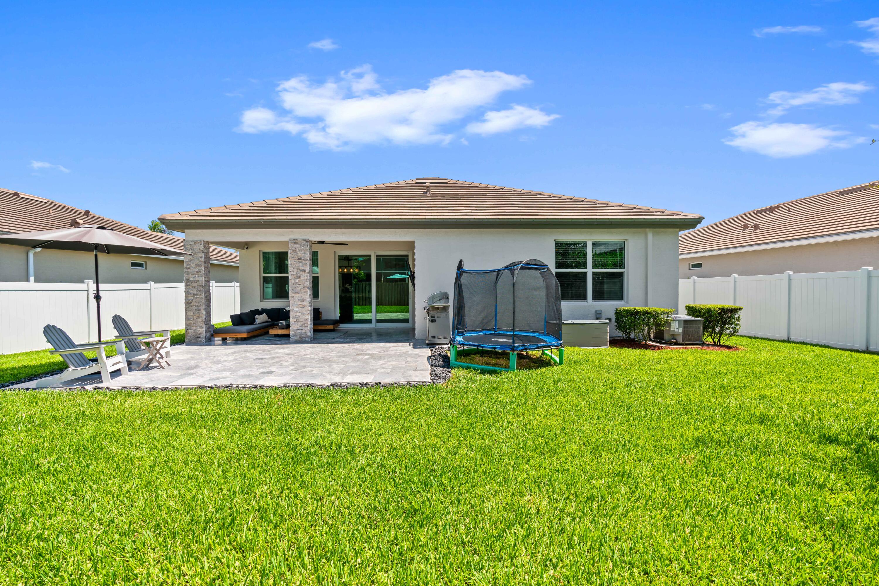 2355 SW Strawberry Terrace