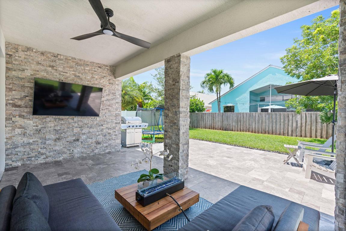 2355 SW Strawberry Terrace