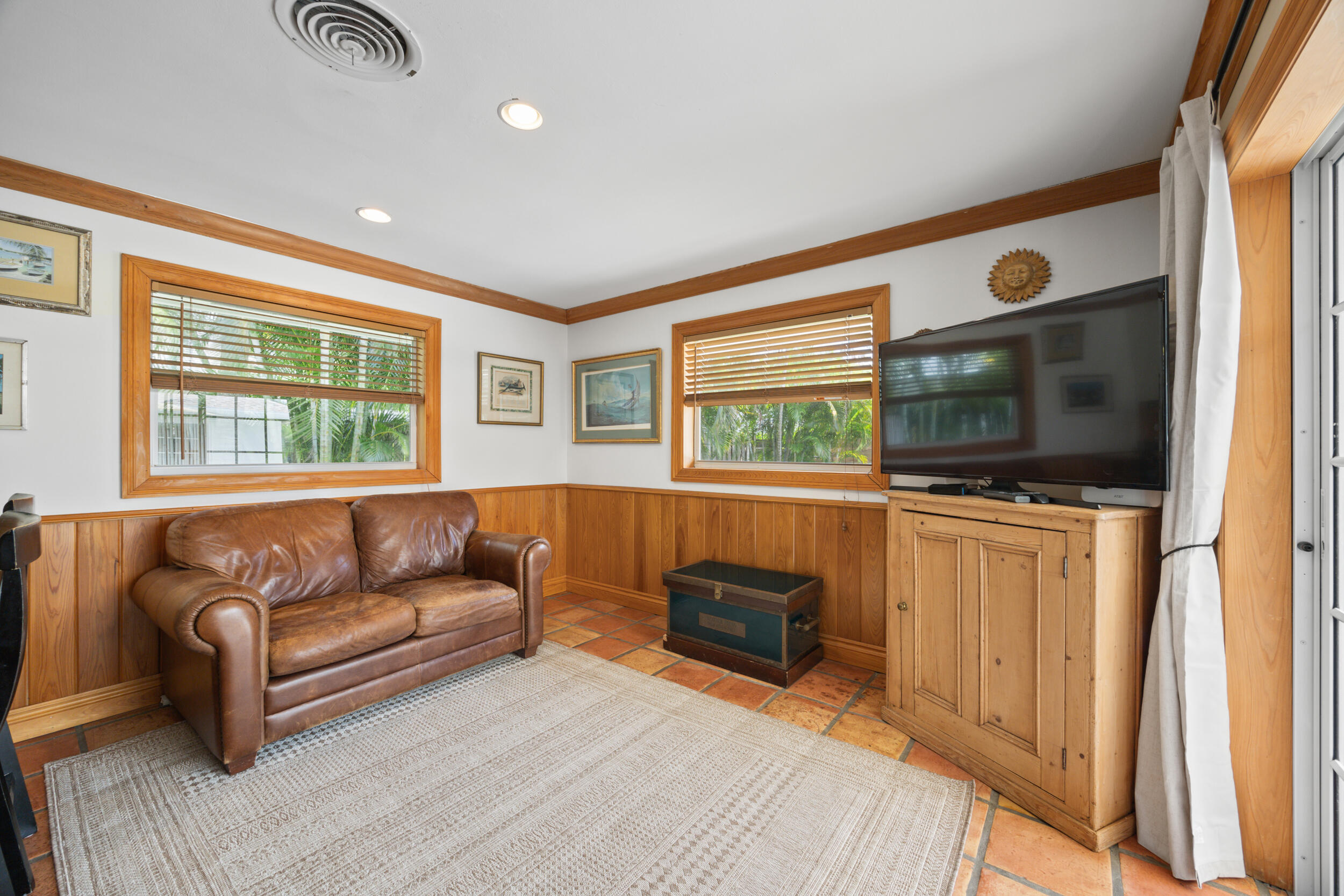 104 Fairview West