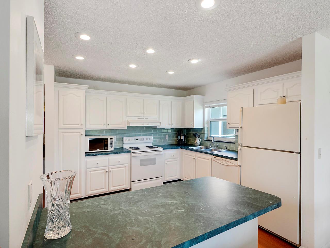 717 S Us Highway 1 609