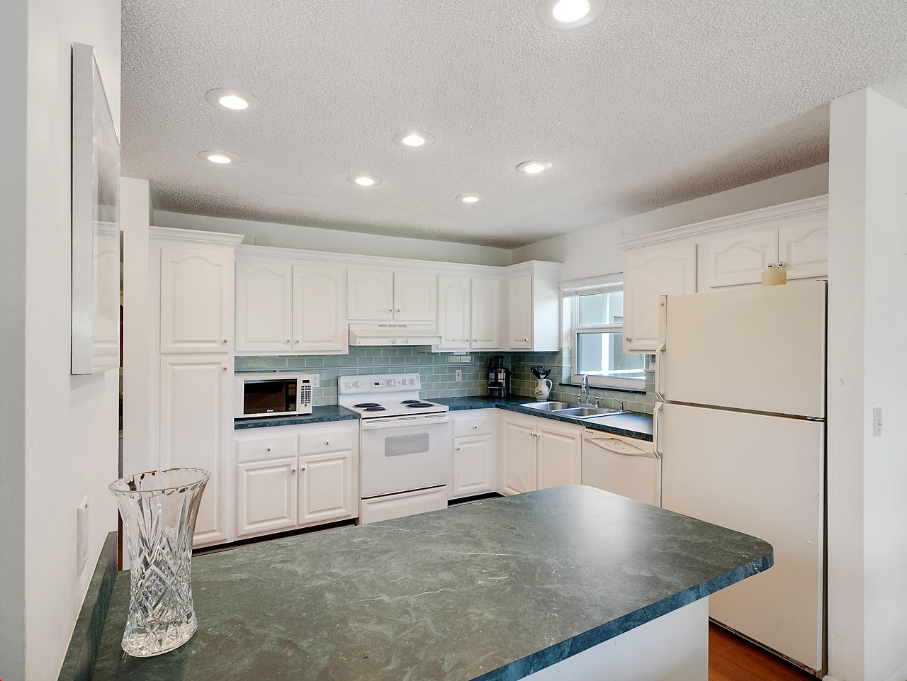 717 S Us Highway 1 609