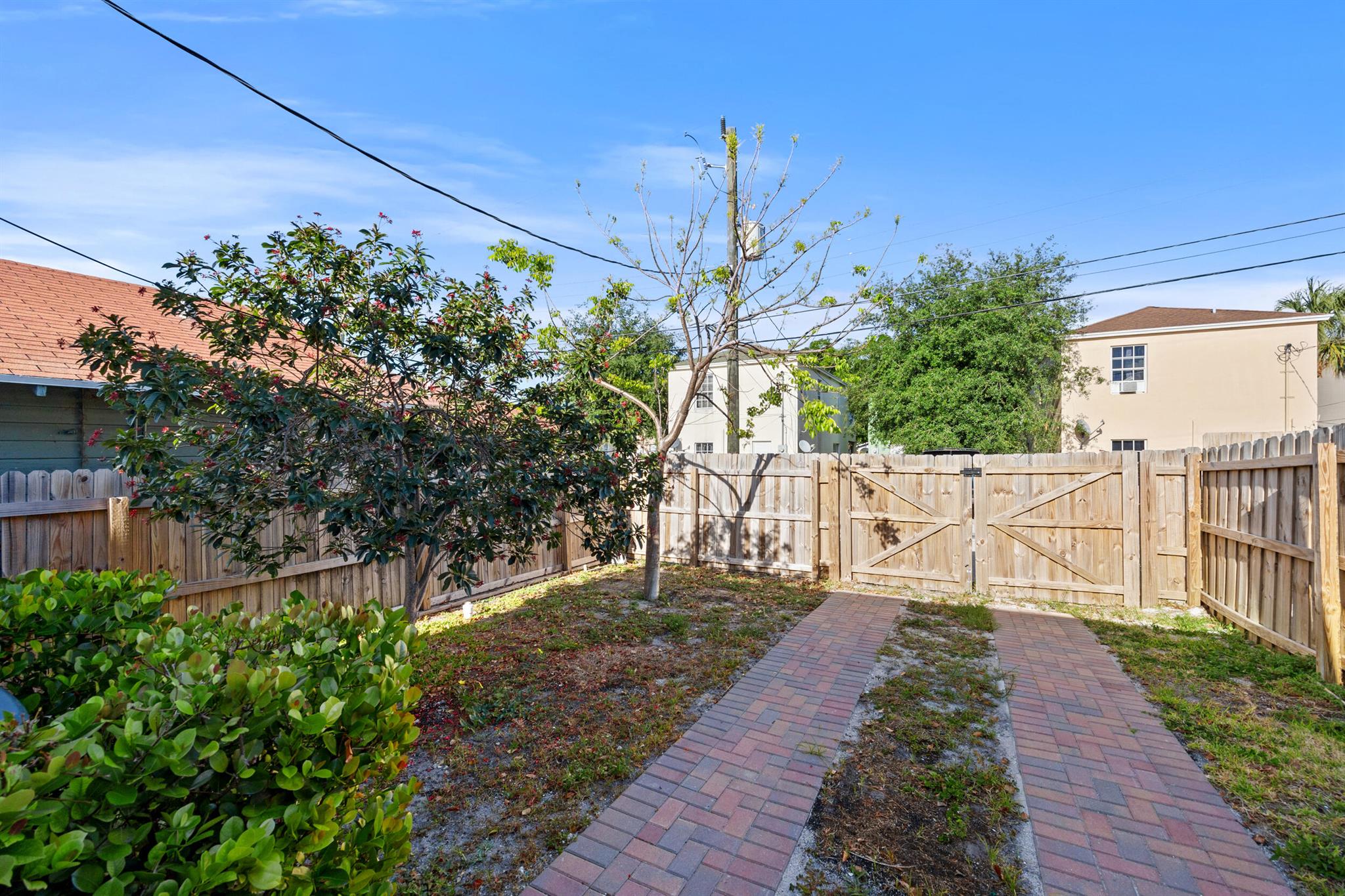 216 N C Street
