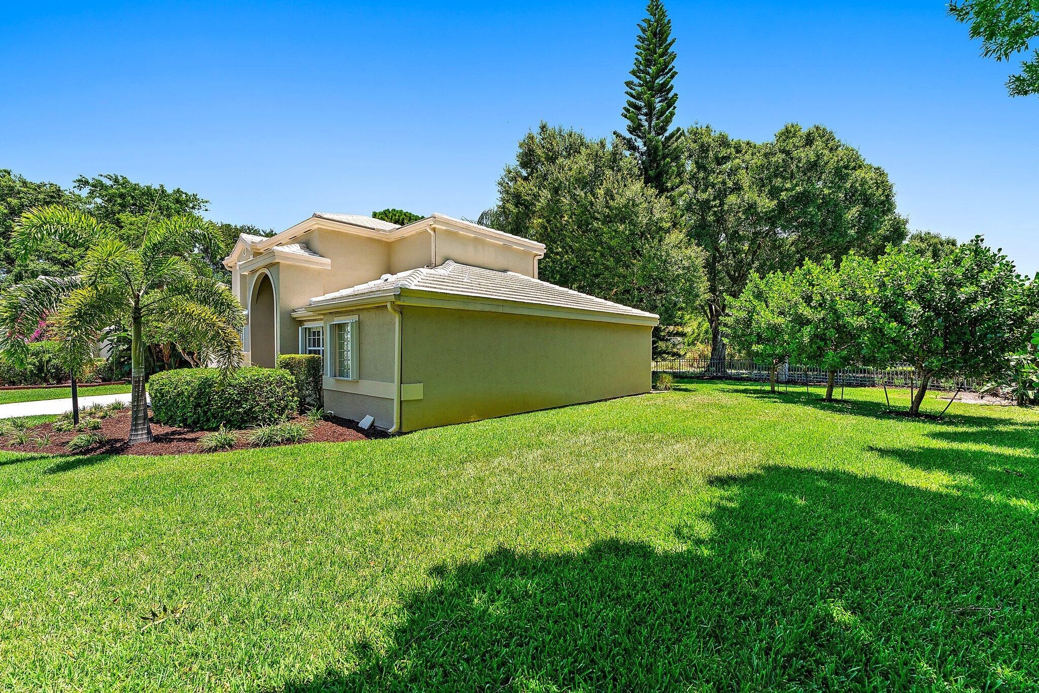 9253 SE Woods End Place