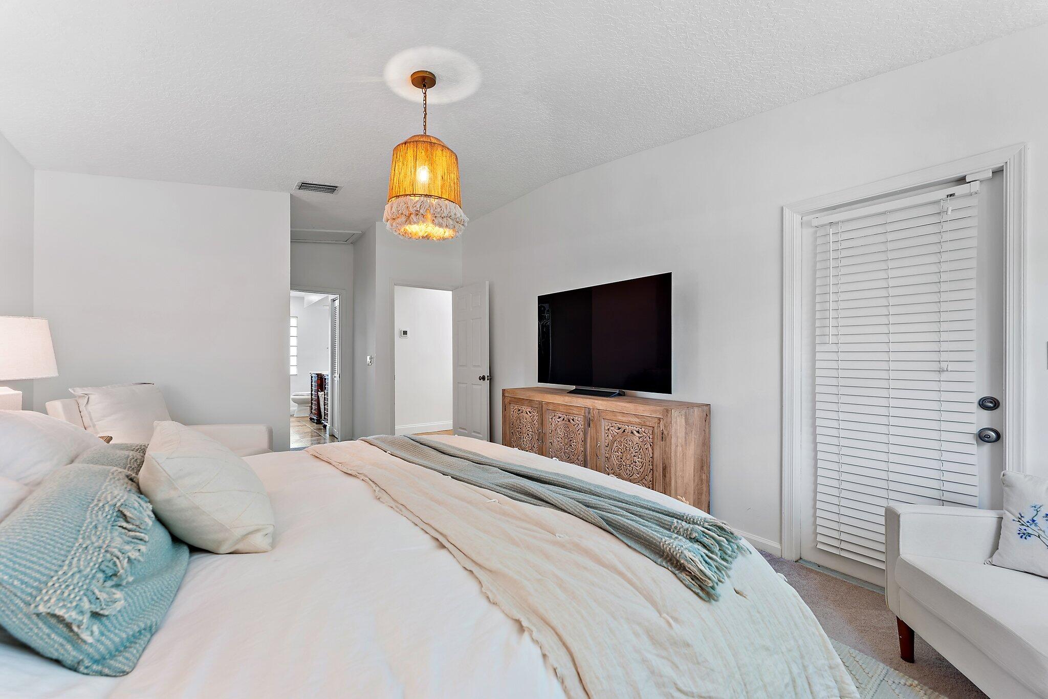 9253 SE Woods End Place