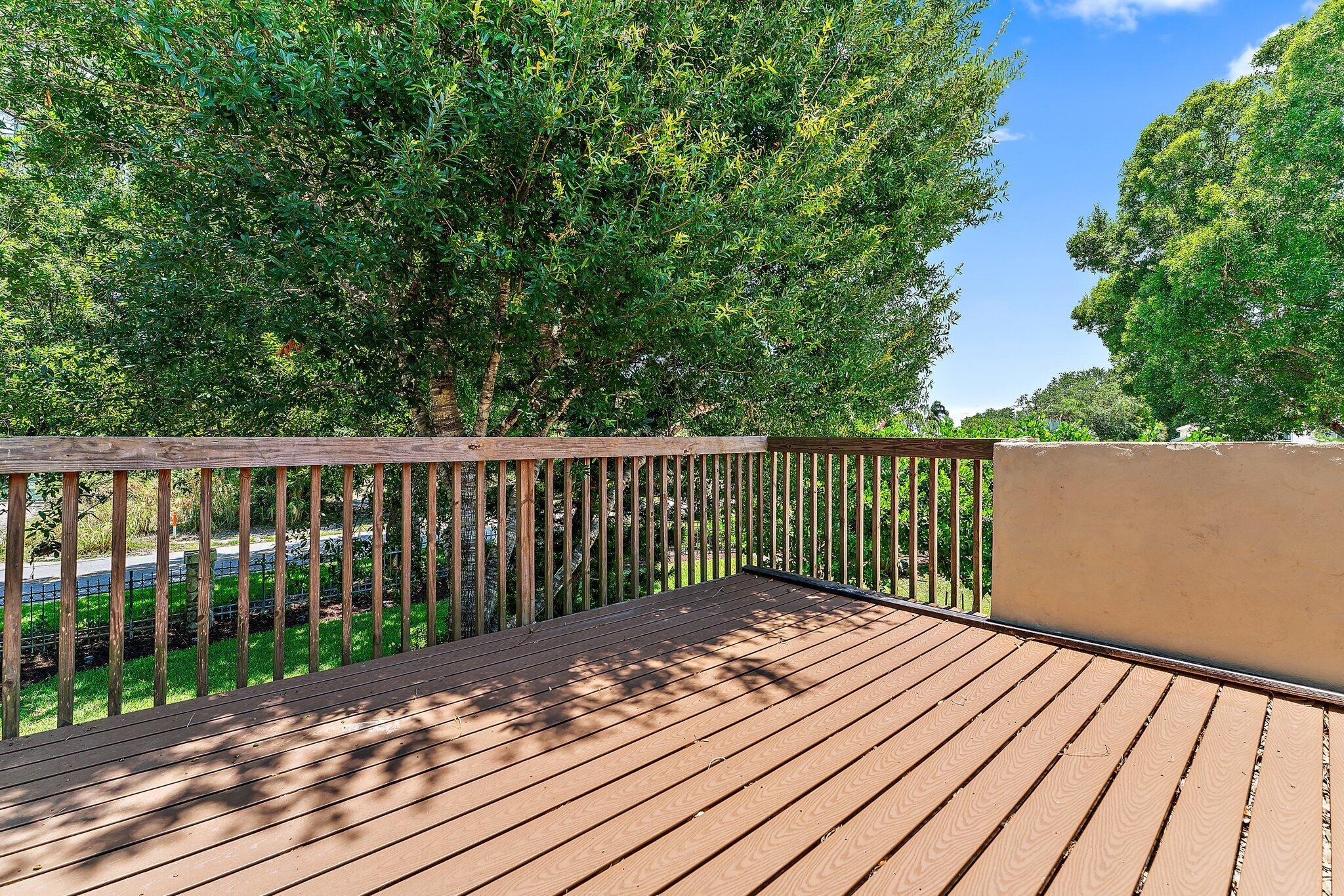 9253 SE Woods End Place