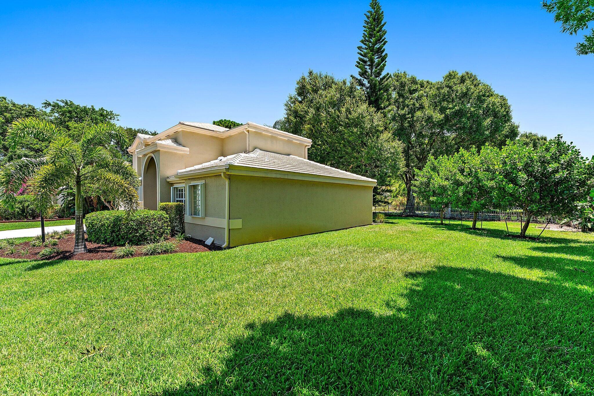 9253 SE Woods End Place