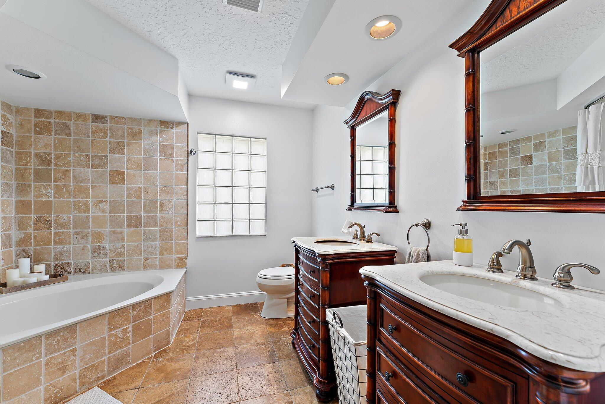 9253 SE Woods End Place