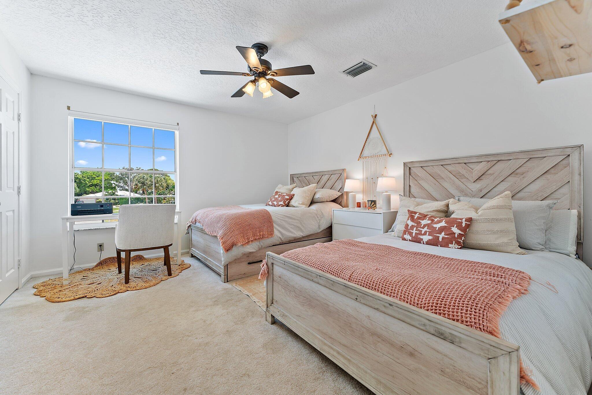 9253 SE Woods End Place