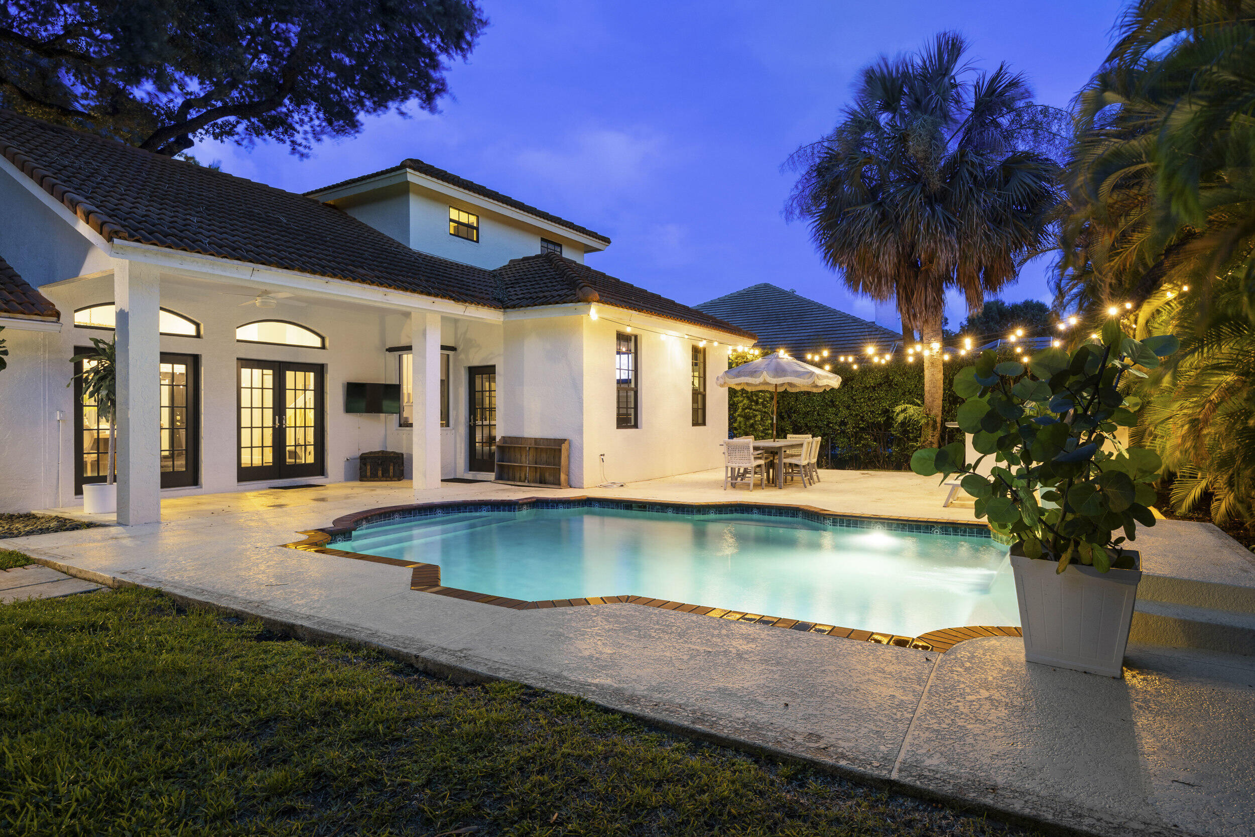 18944 SE River Drive