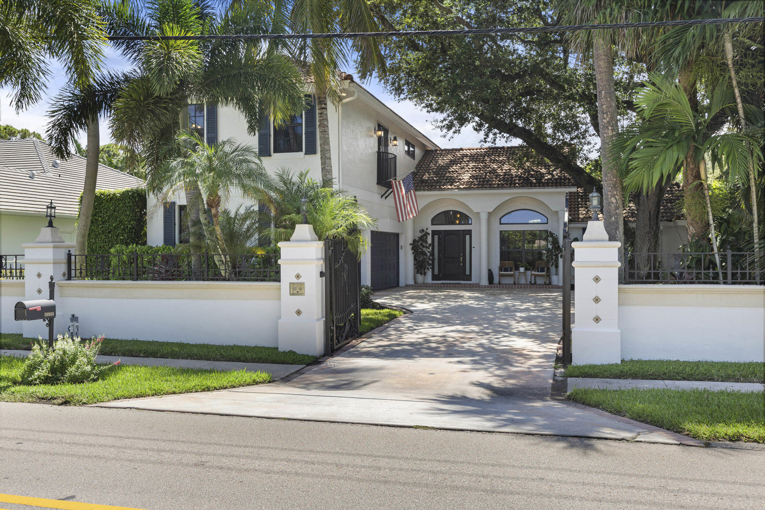 18944 SE River Drive
