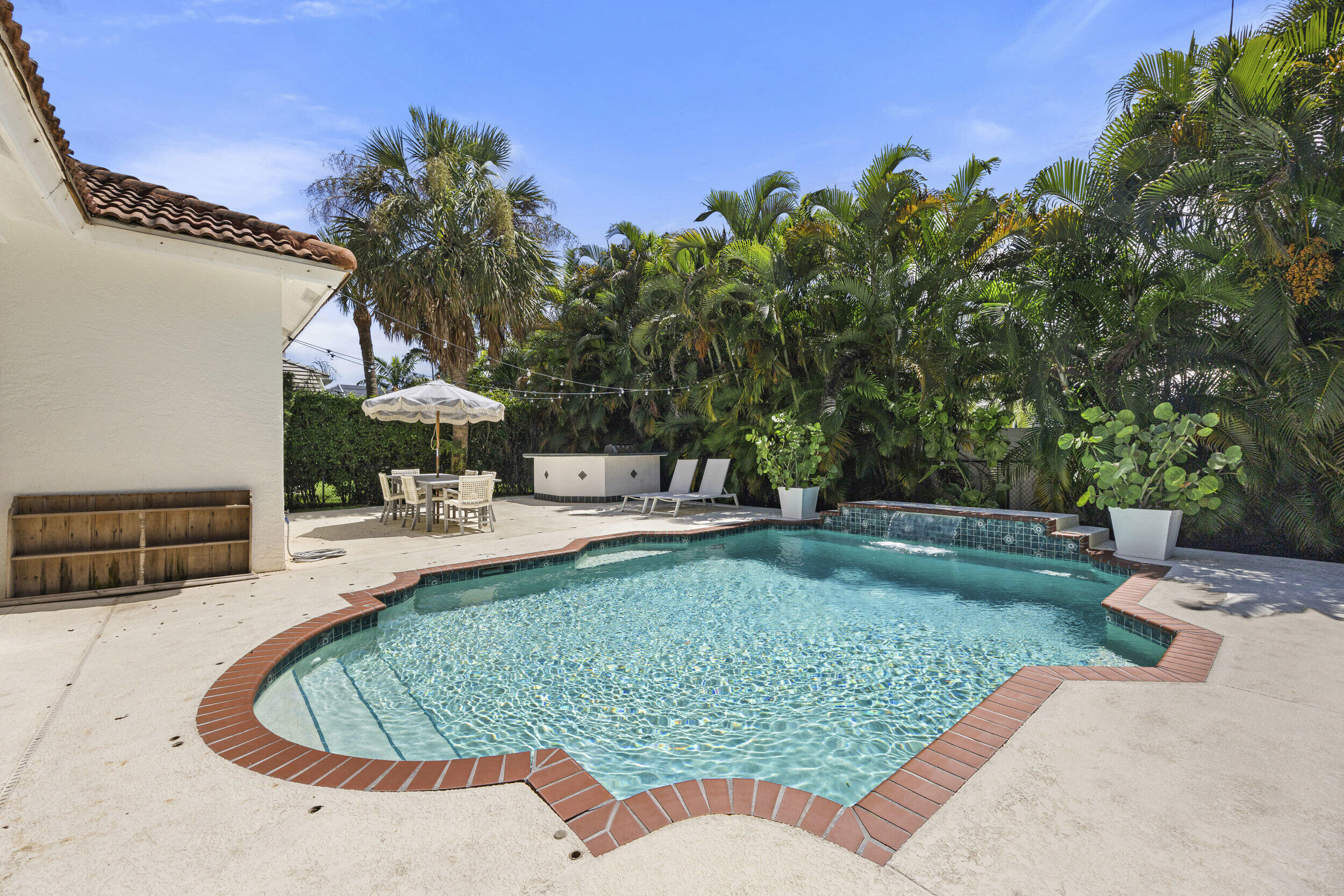 18944 SE River Drive