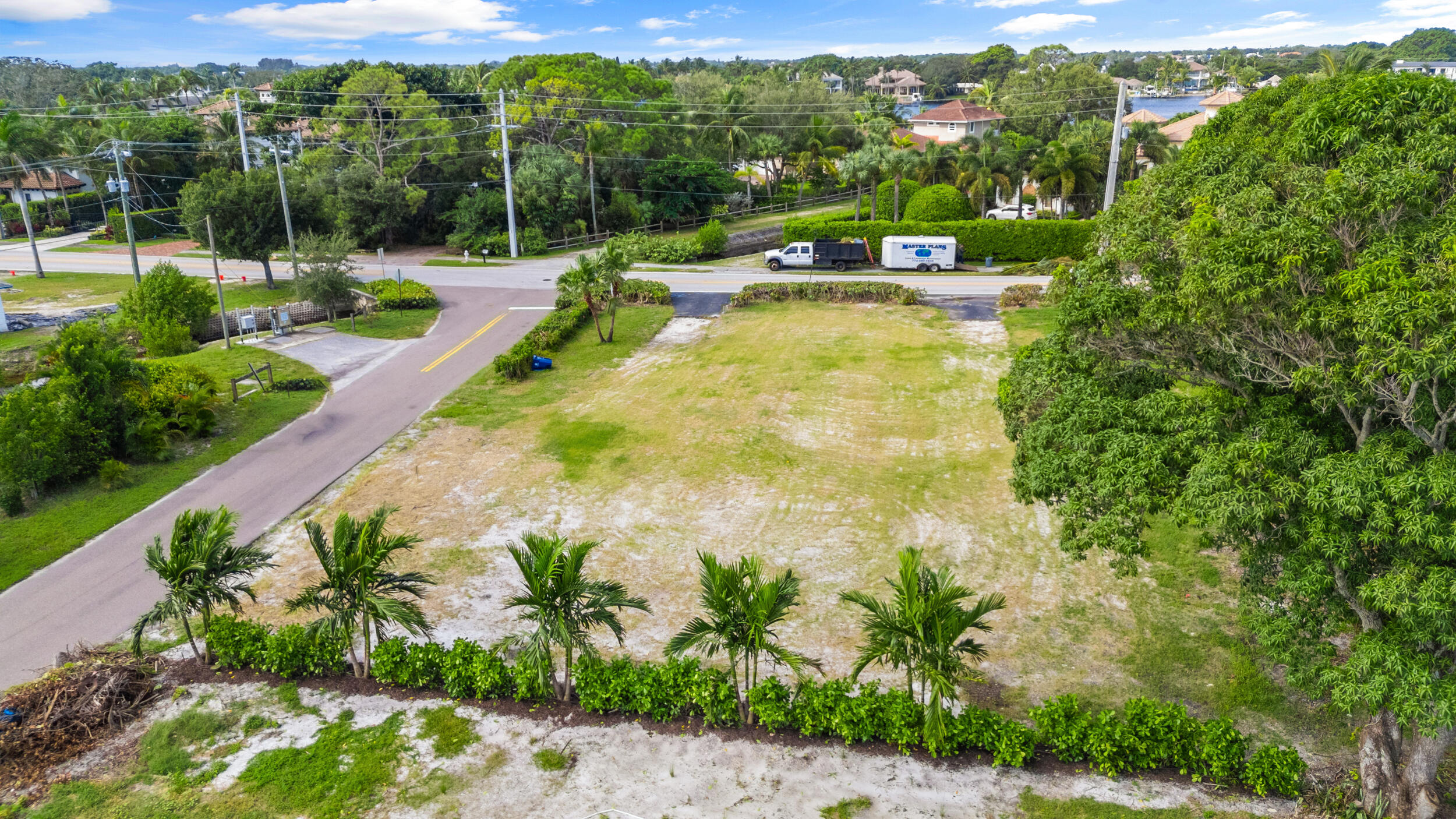 325 W Riverside Drive 1