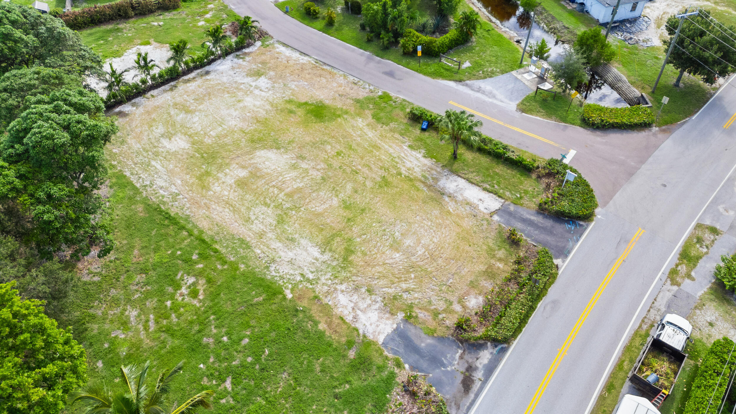 325 W Riverside Drive 1