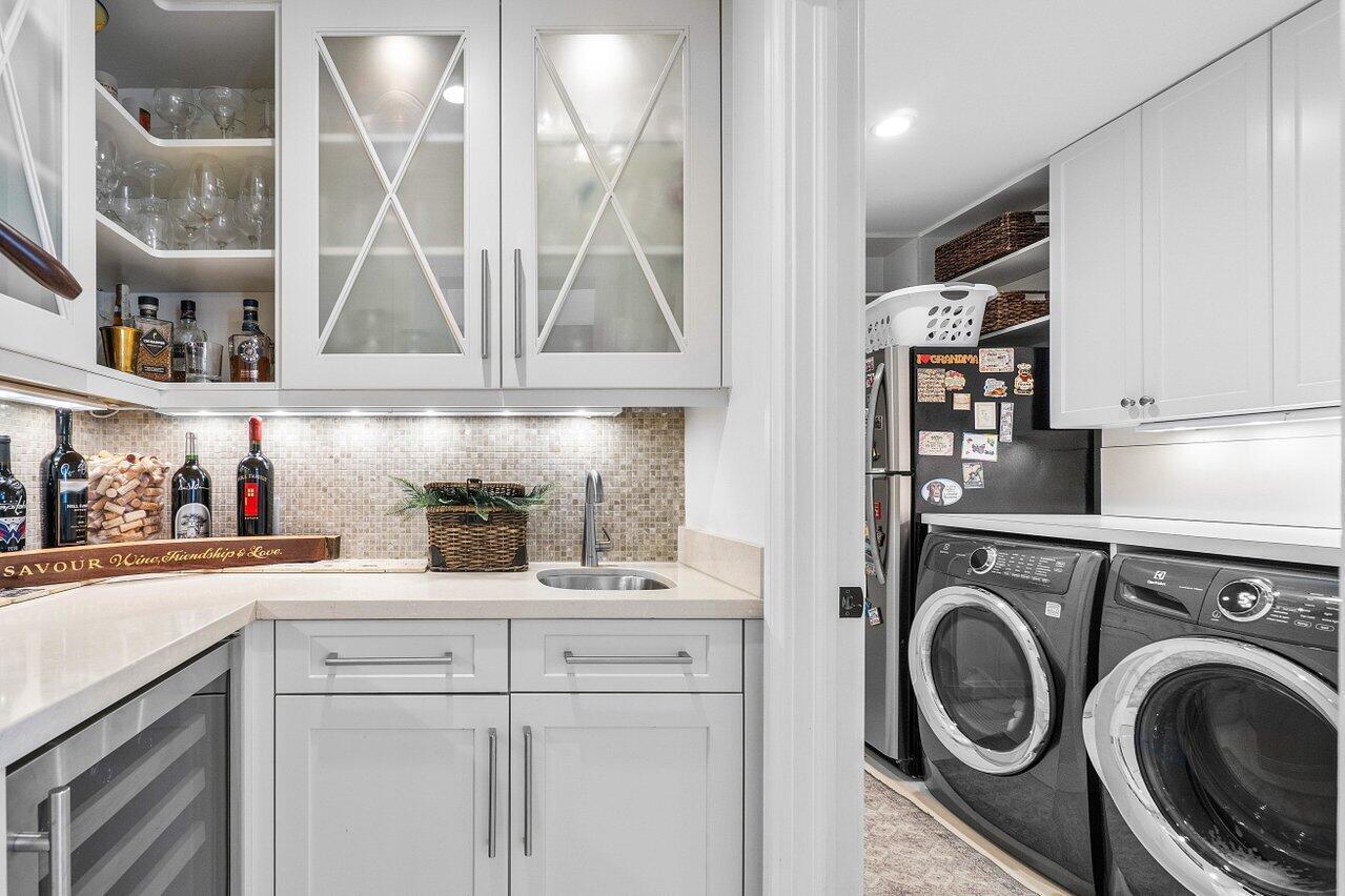 218 SE Turtle Creek Drive E