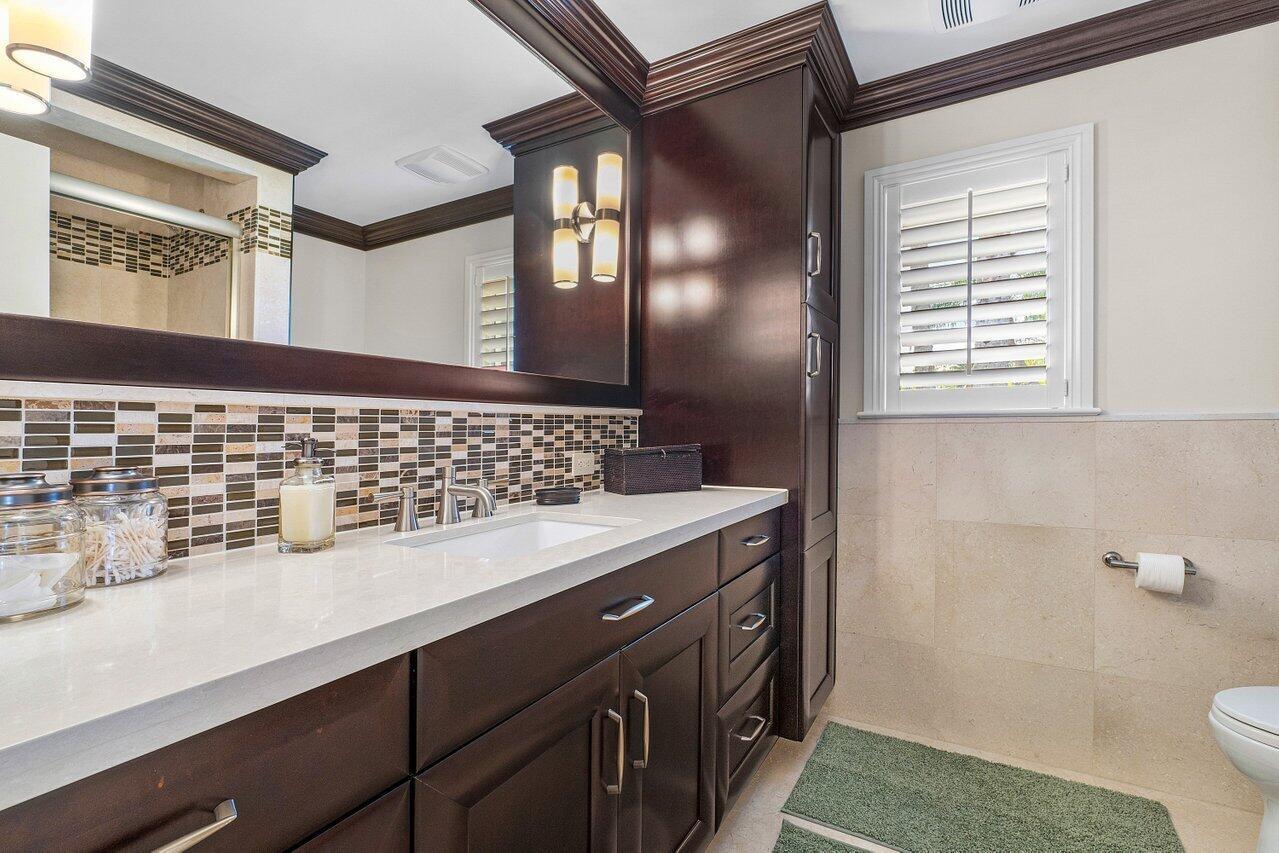 218 SE Turtle Creek Drive E