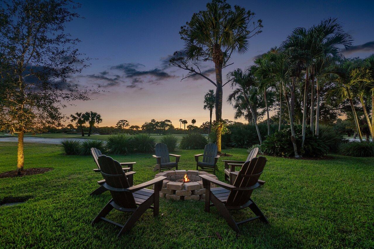 218 SE Turtle Creek Drive E