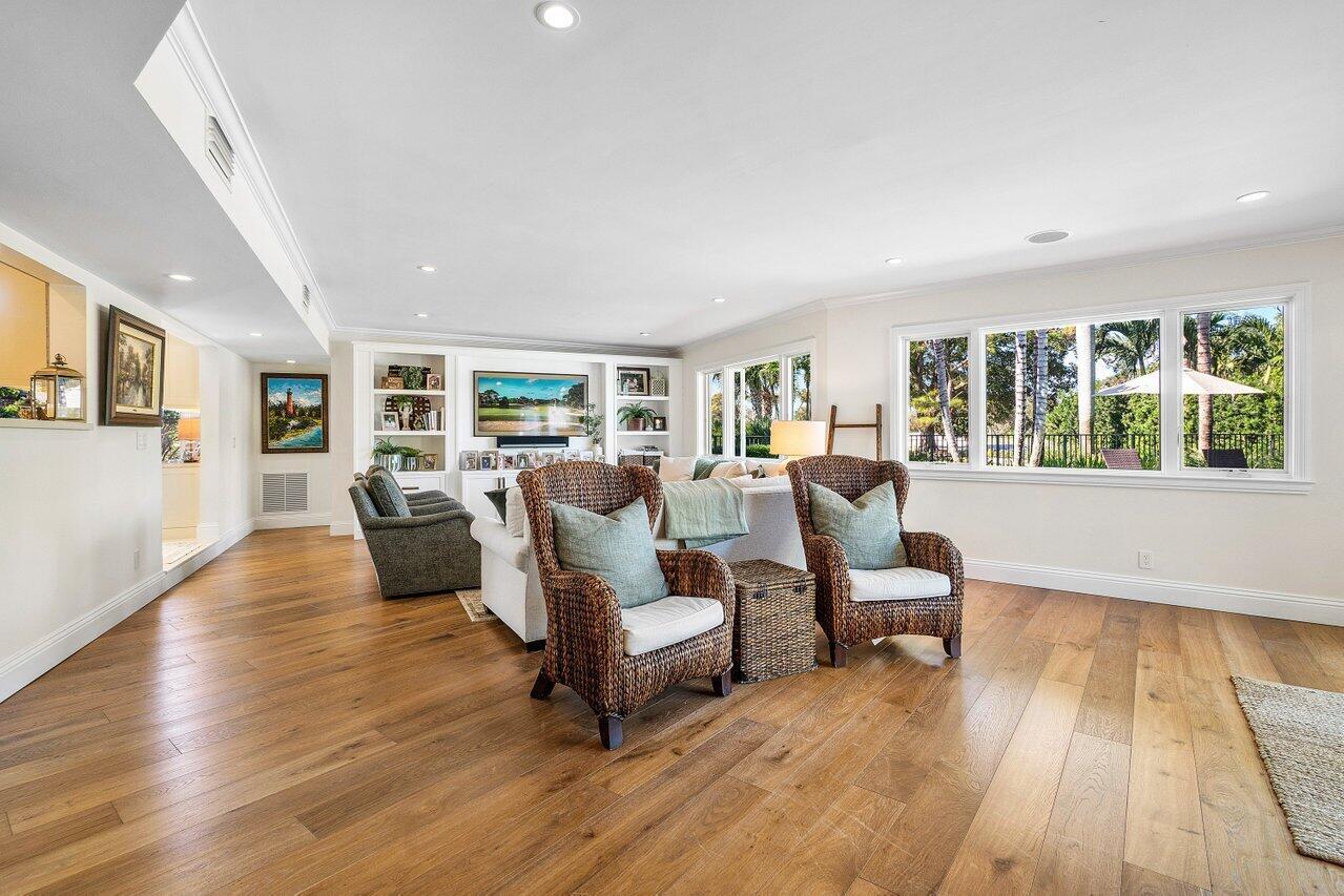 218 SE Turtle Creek Drive E