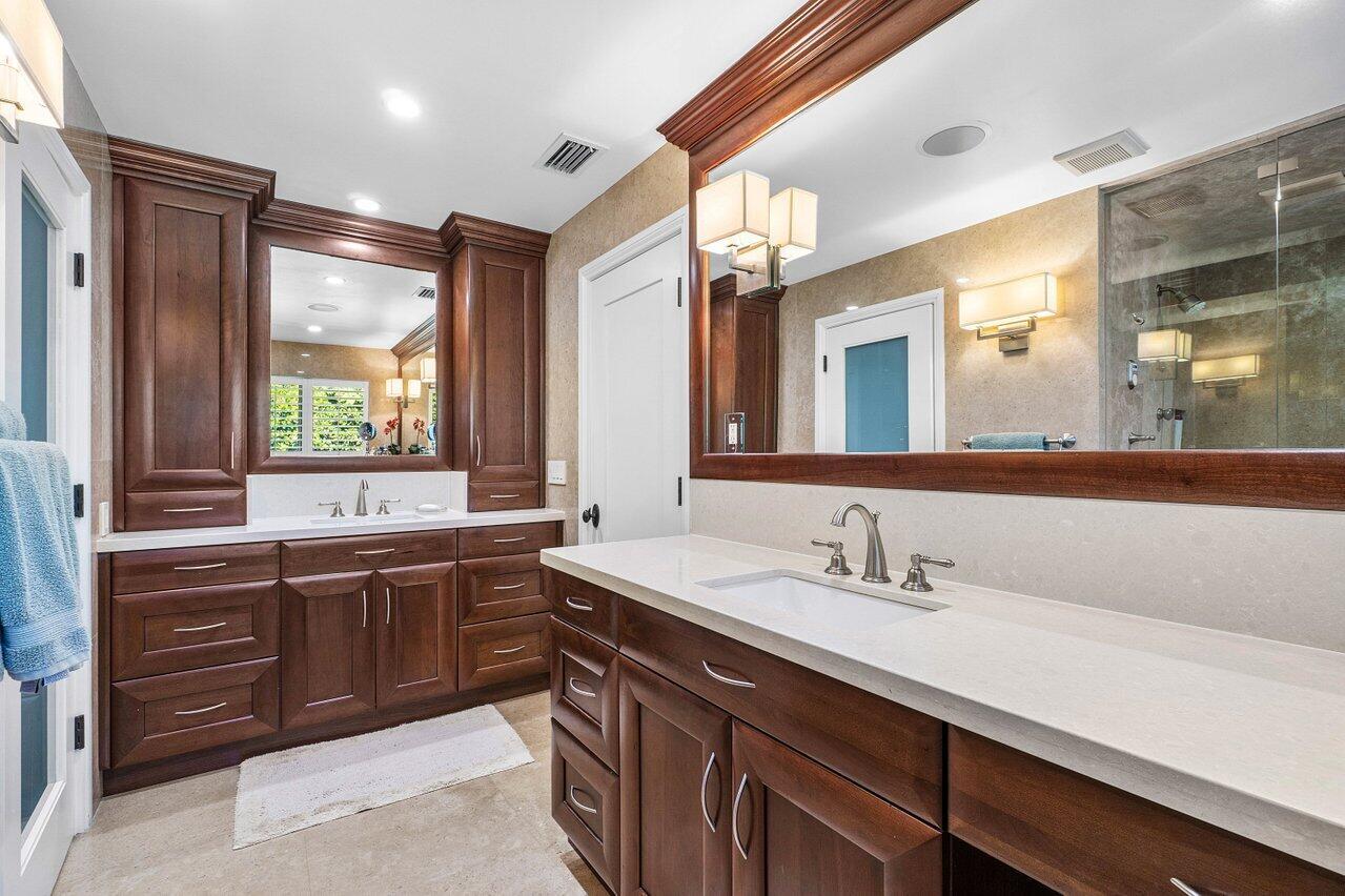 218 SE Turtle Creek Drive E