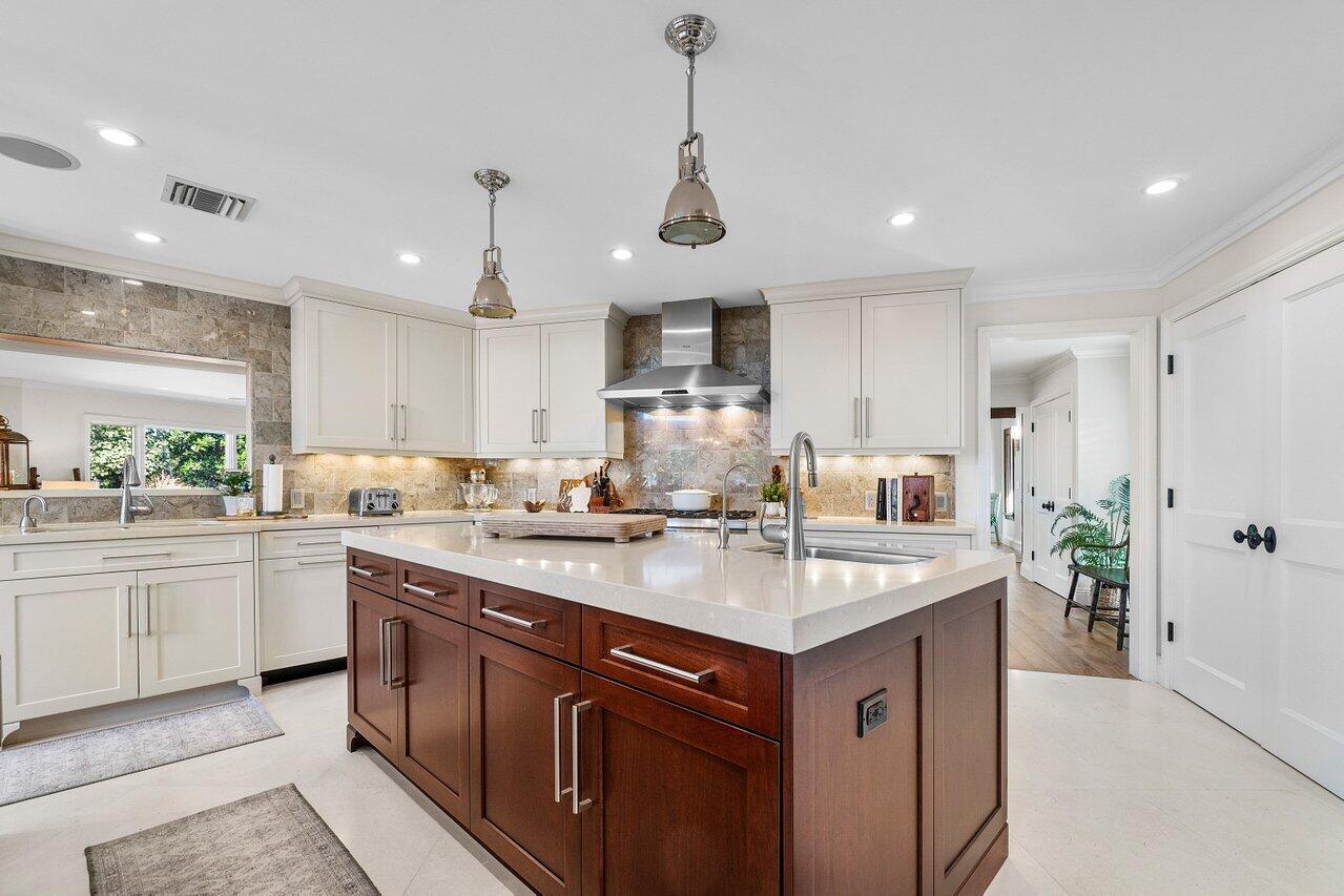 218 SE Turtle Creek Drive E