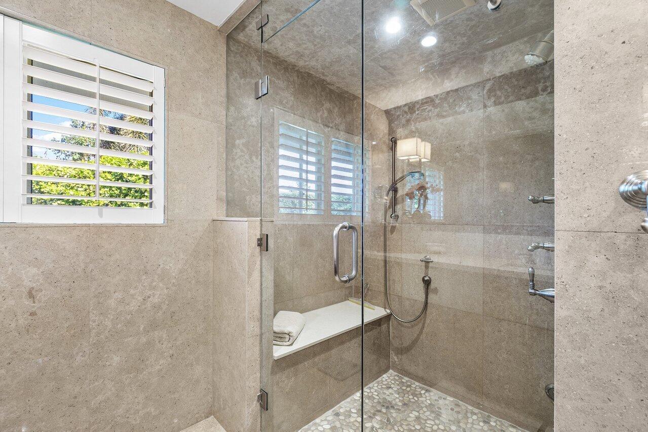 218 SE Turtle Creek Drive E