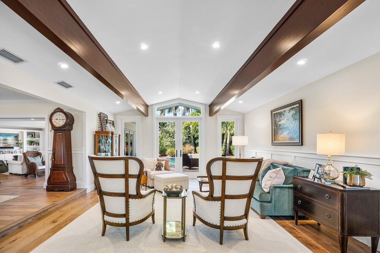 218 SE Turtle Creek Drive E