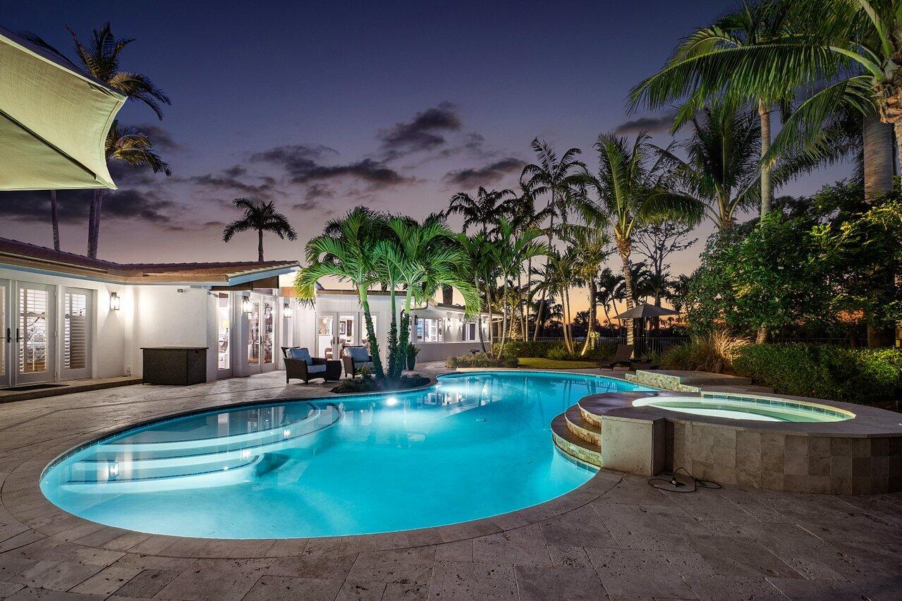 218 SE Turtle Creek Drive E