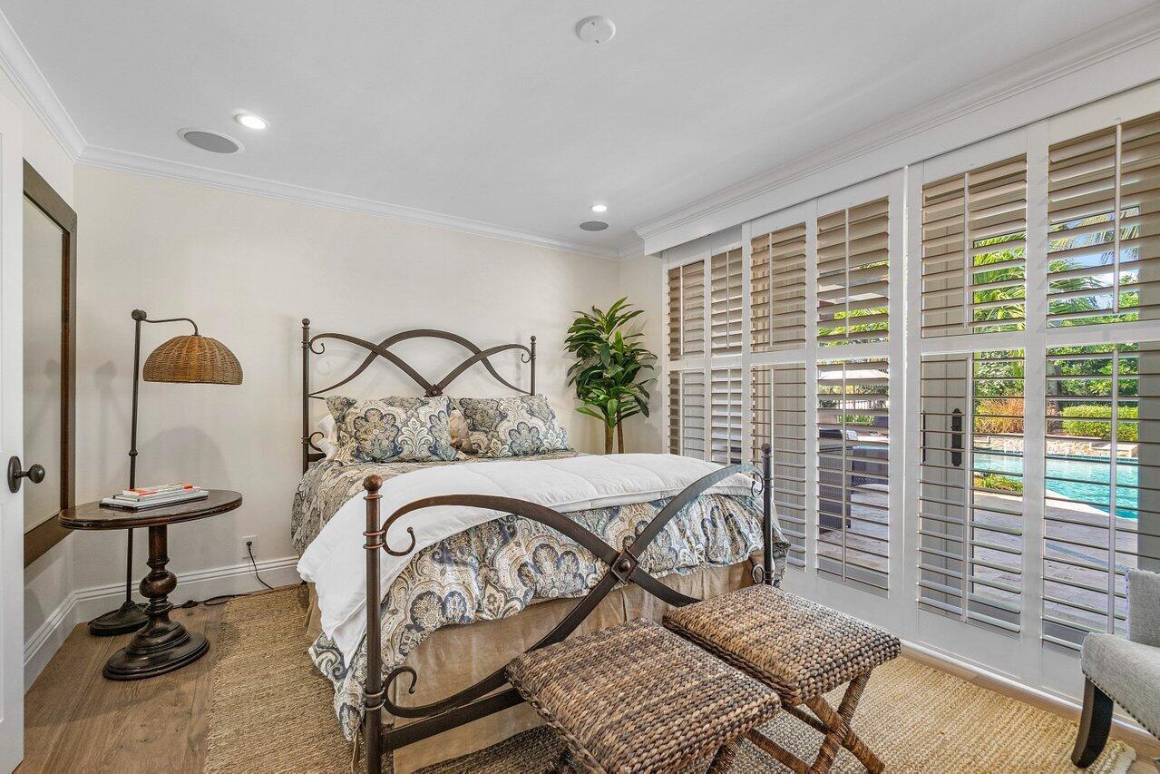 218 SE Turtle Creek Drive E