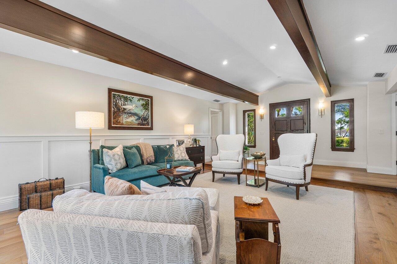 218 SE Turtle Creek Drive E