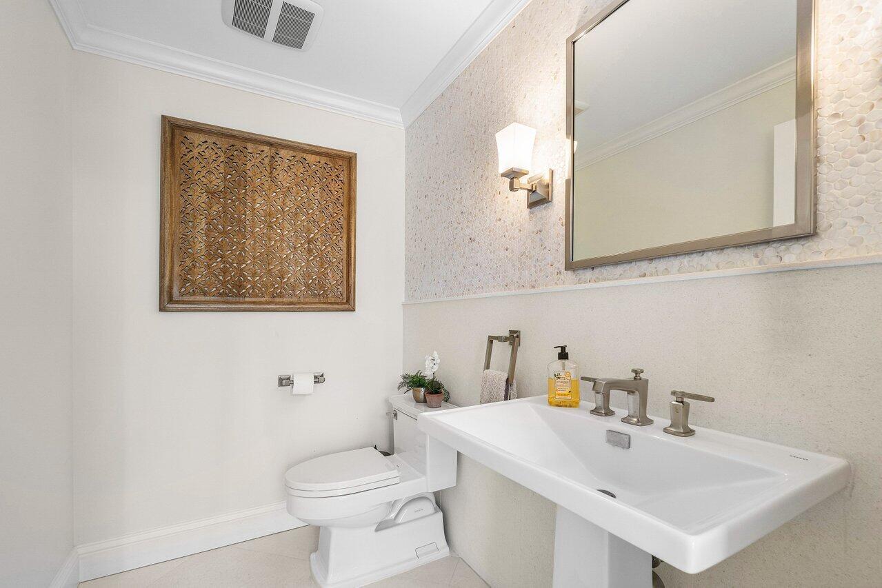 218 SE Turtle Creek Drive E