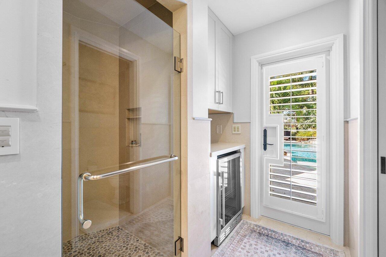 218 SE Turtle Creek Drive E