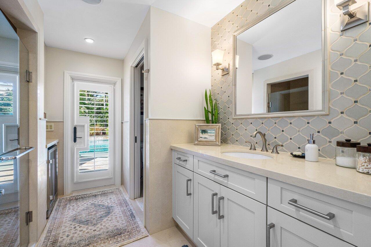 218 SE Turtle Creek Drive E