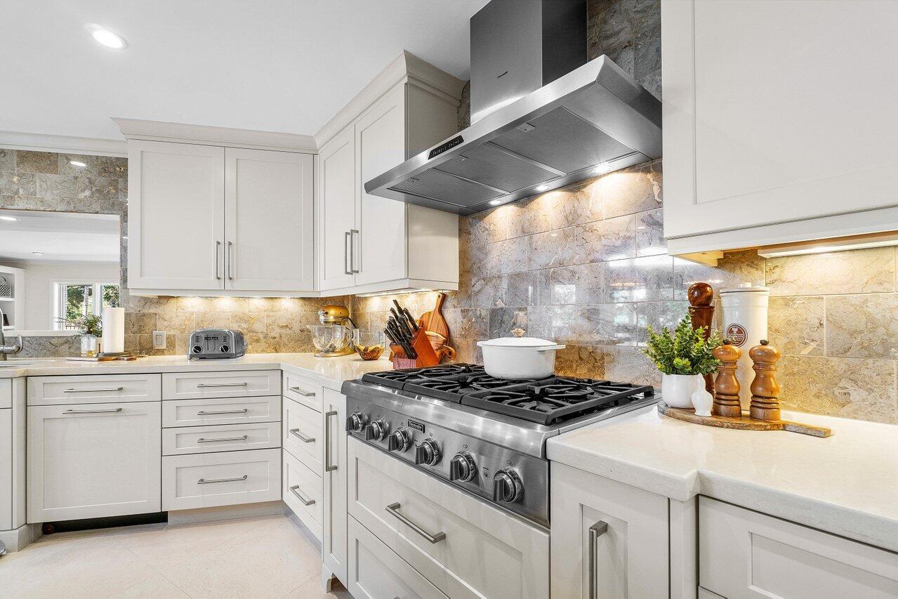 218 SE Turtle Creek Drive E