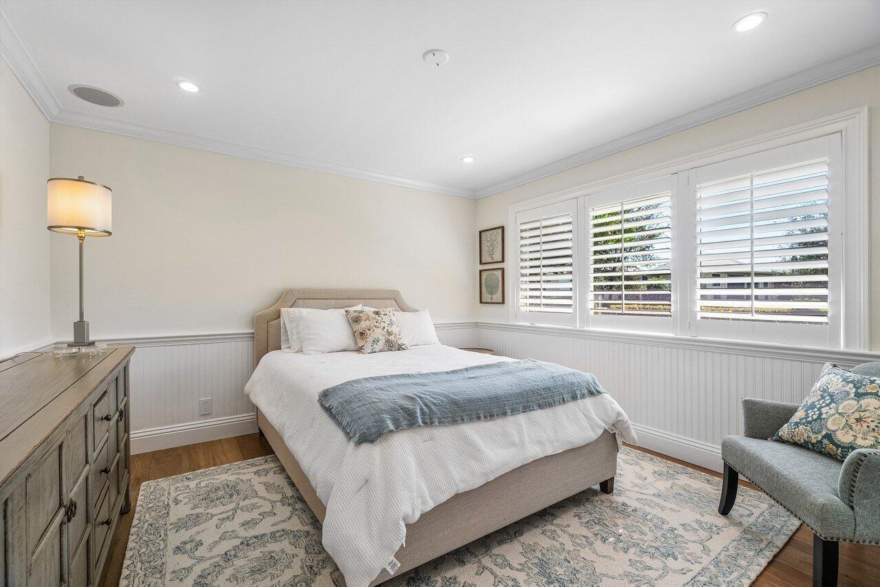 218 SE Turtle Creek Drive E