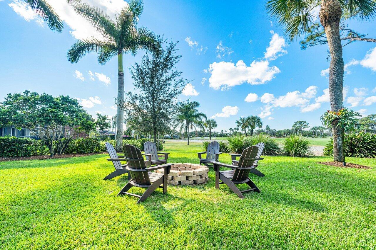 218 SE Turtle Creek Drive E