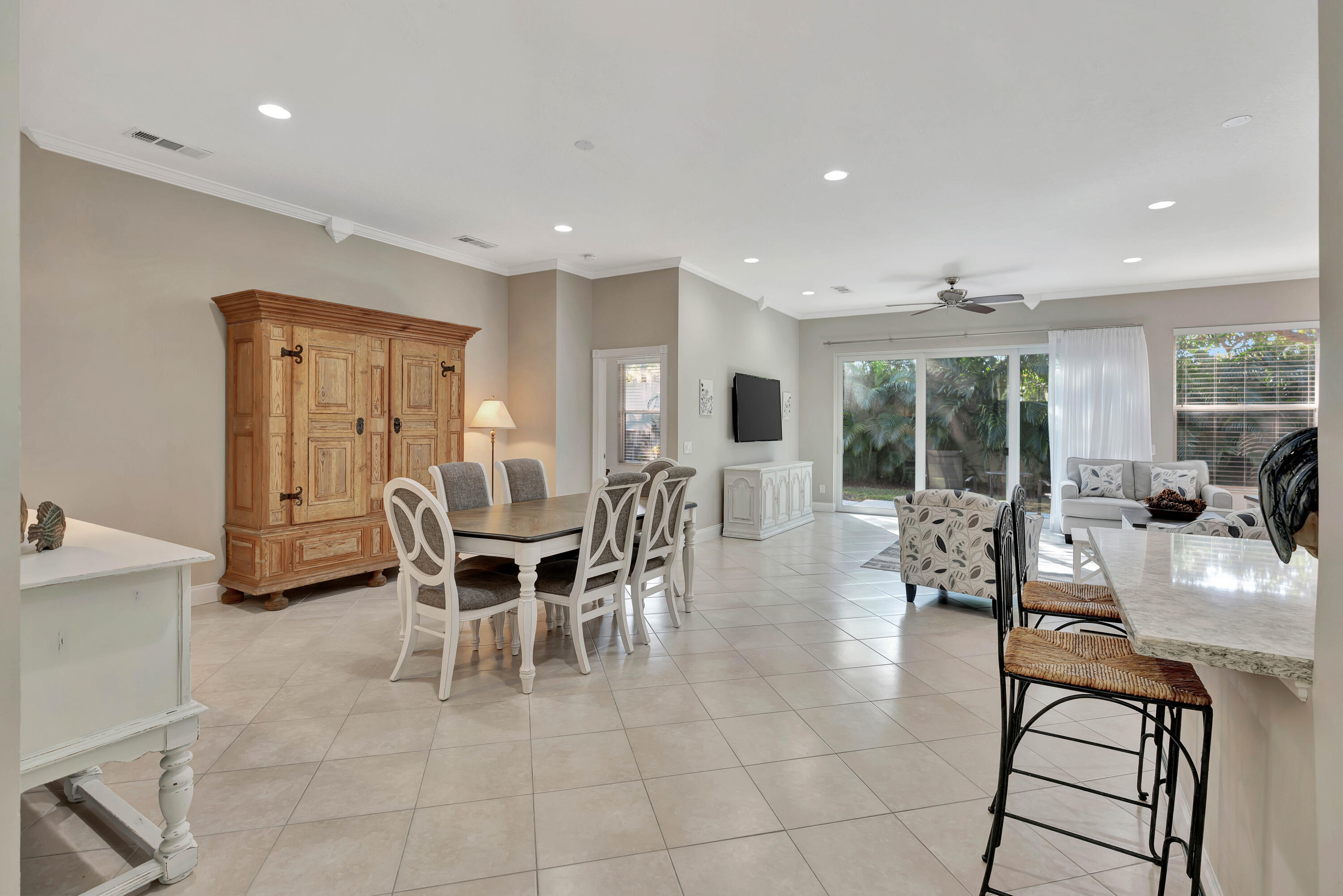 162 Hampton Circle