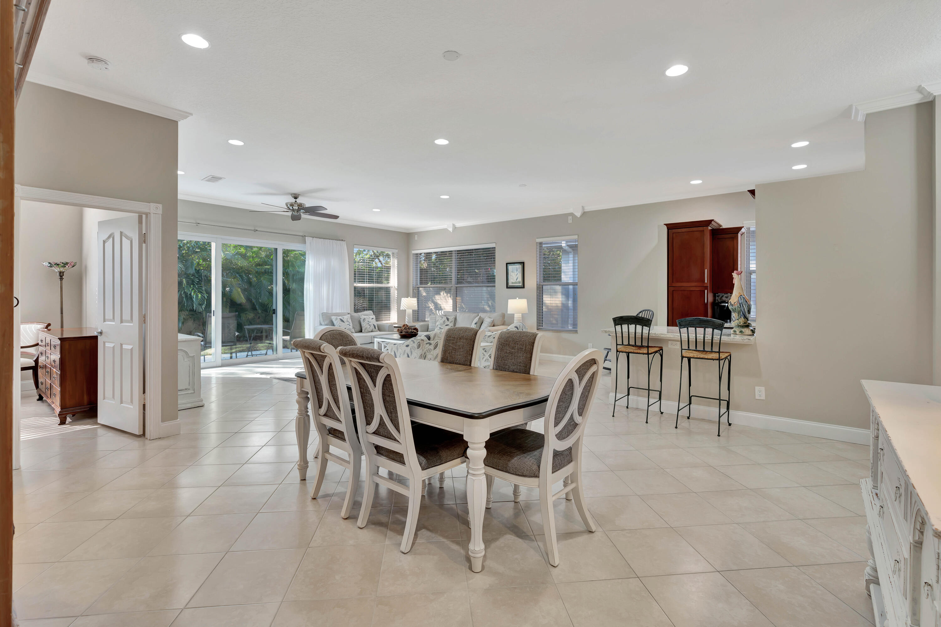 162 Hampton Circle