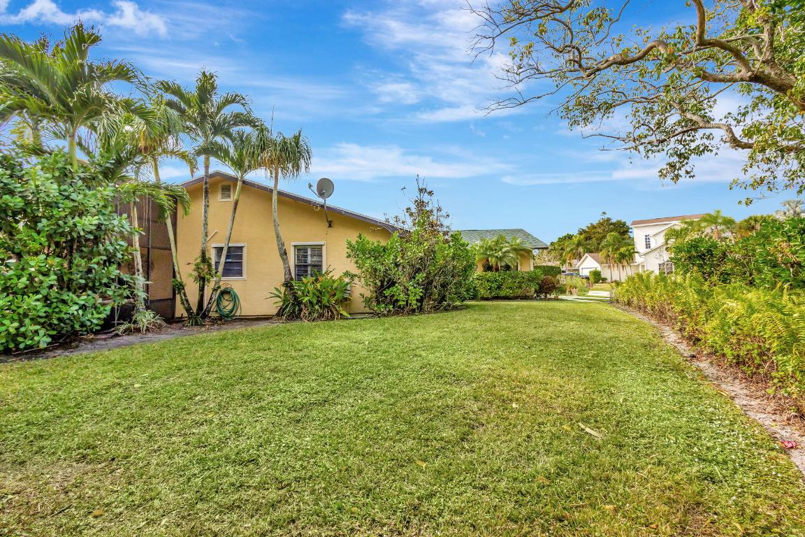 9506 SE River Terrace