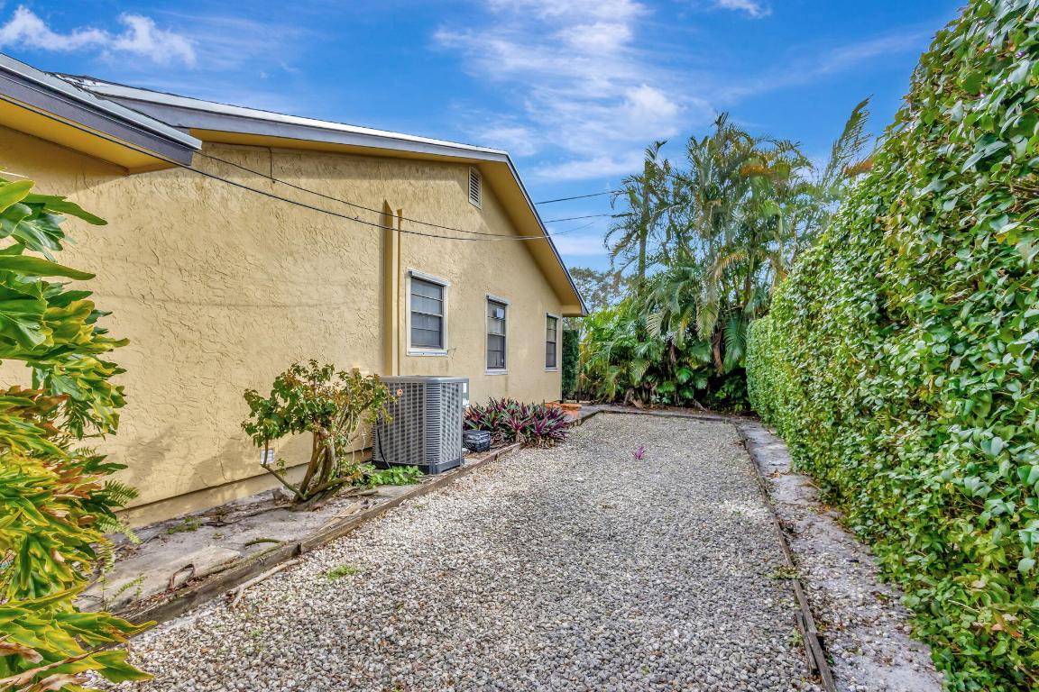 9506 SE River Terrace