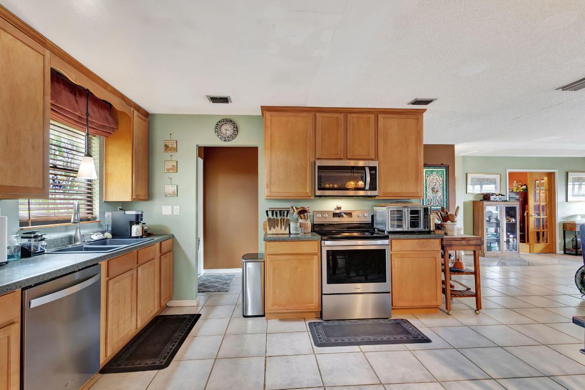 9506 SE River Terrace