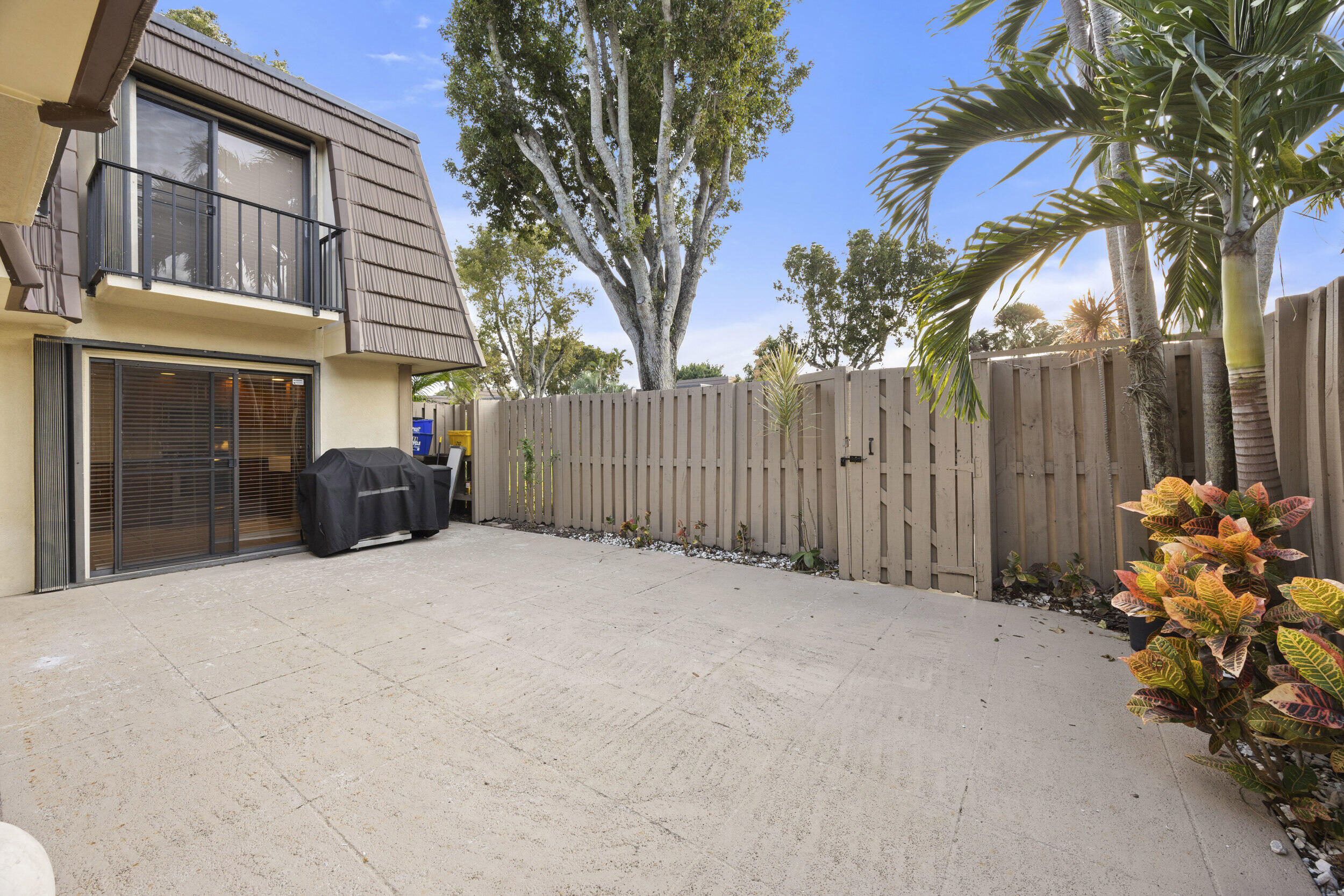 220 2nd Court