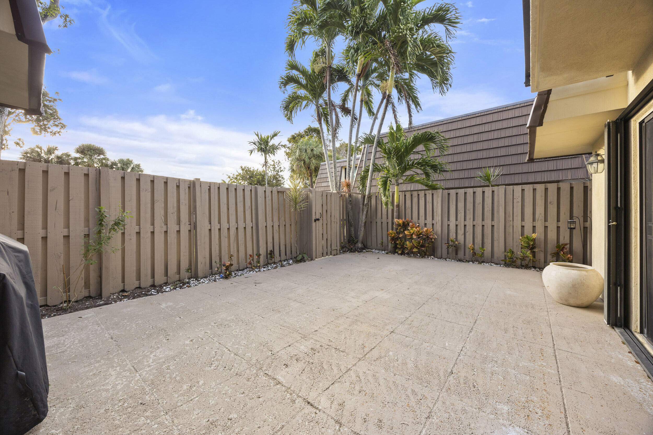 220 2nd Court