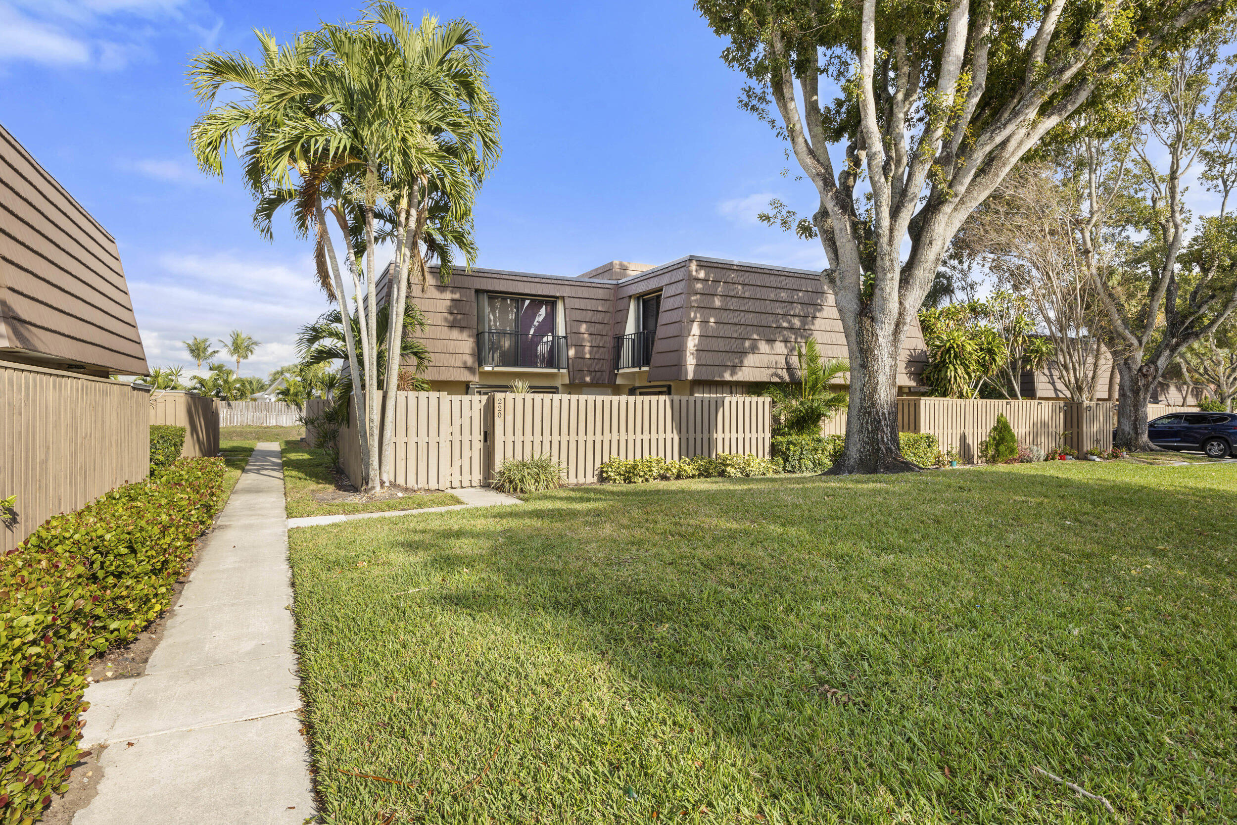220 2nd Court