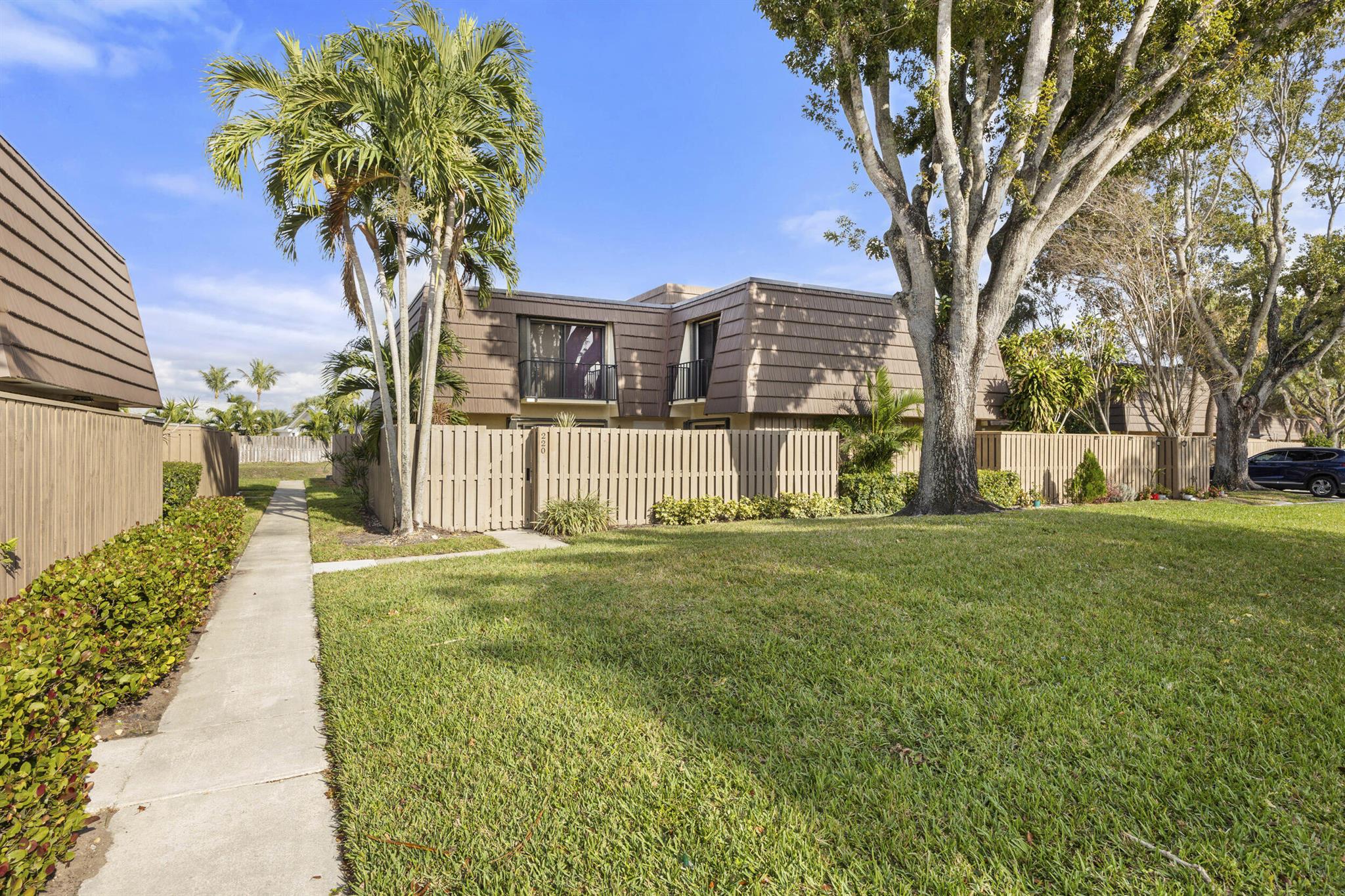 220 2nd Court