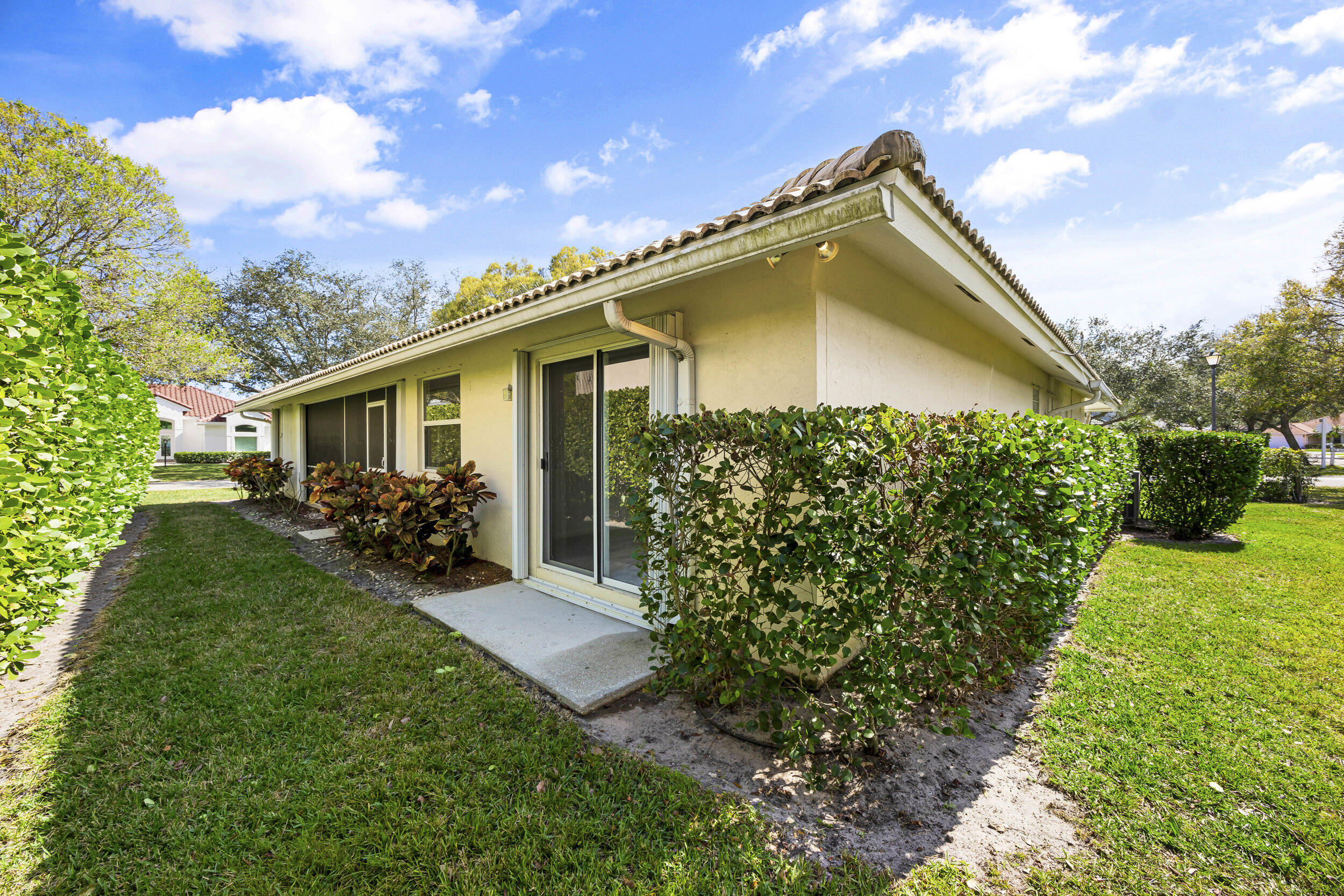 1040 Egret Circle Circle N