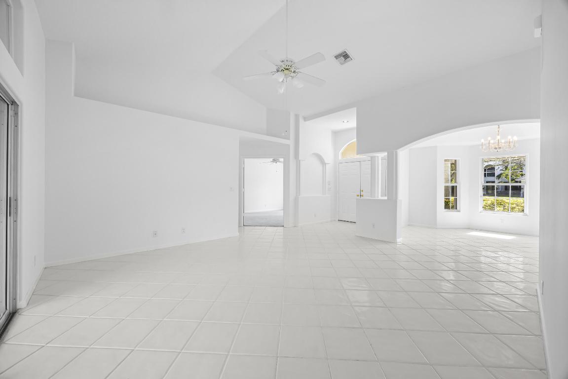 1040 Egret Circle Circle N