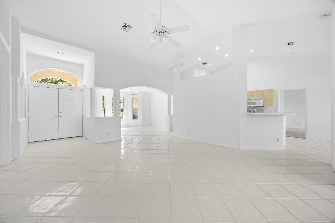 1040 Egret Circle Circle N